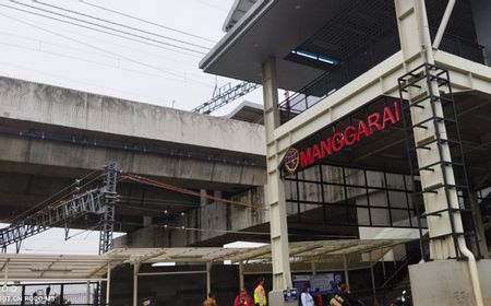 Dear PT KCI, Penumpang Commuter Line di Stasiun Manggarai Mengeluh, Katanya Parah Kalau Lagi Jam Kerja