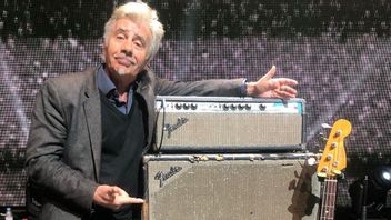 Bassis Sex Pistols Glen Matlock Rilis Single <i>Magic Carpet Ride</i> untuk Album Politis