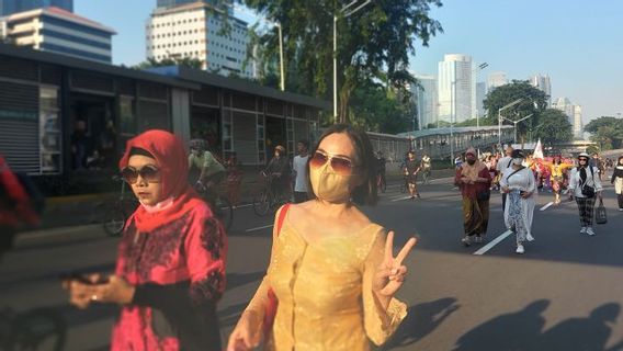 Foreign Minister Retno Supports Women Wearing Kebayas On Car Free Day