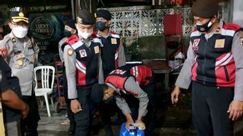  Polisi Sita 112 Botol Miras dan 41 Liter Ciu dari Operasi di Banyumas