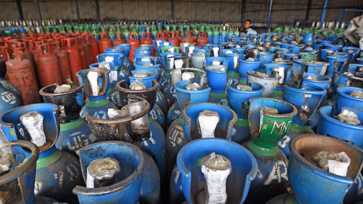 警方调查涉嫌在西加里曼丹囤积553个氧气瓶的仓库老板的涉案行为