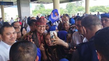 Tiba di Jambi Anies Baswedan Disambut Emak-emak dan Perempuan Milenial dengan Teriakan 'Presiden Kita'