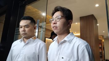 理查德·李相信法律程序，否认文件指控
