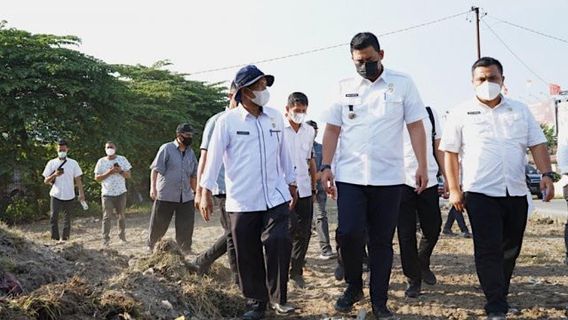 Le Maire De Medan Bobby Nasution Veut Installer Du Béton à L’entrée Du Marché Principal De Lau Cih