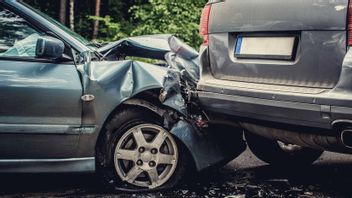 中国の小学校校長が交通事故でTK生徒を乗せた車、8人が死亡
