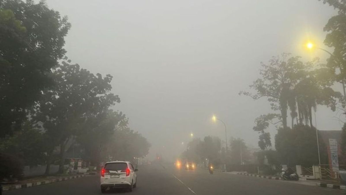 ペカンバル空港でのフライトはスムーズですが煙の霧がありました