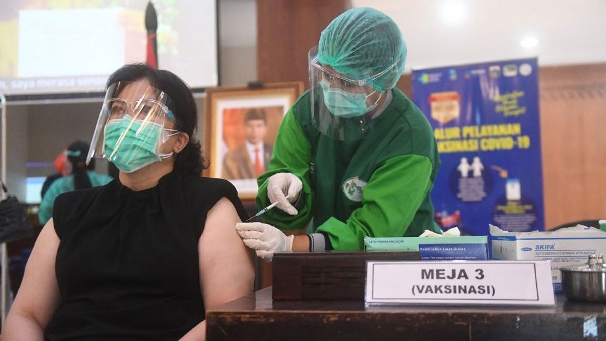 Dinkes DKI Jakarta: Penerima Vaksin COVID-19 yang Tertular Virus Corona Rata-rata Memiliki Gejala Ringan 