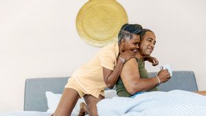 5 Tips Mengurangi Rasa Sakit Berhubungan Seksual Selama dan Setelah Menopause