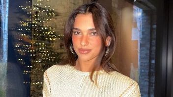 Dua Lipa and Callum Turner Reportedly Married in London
