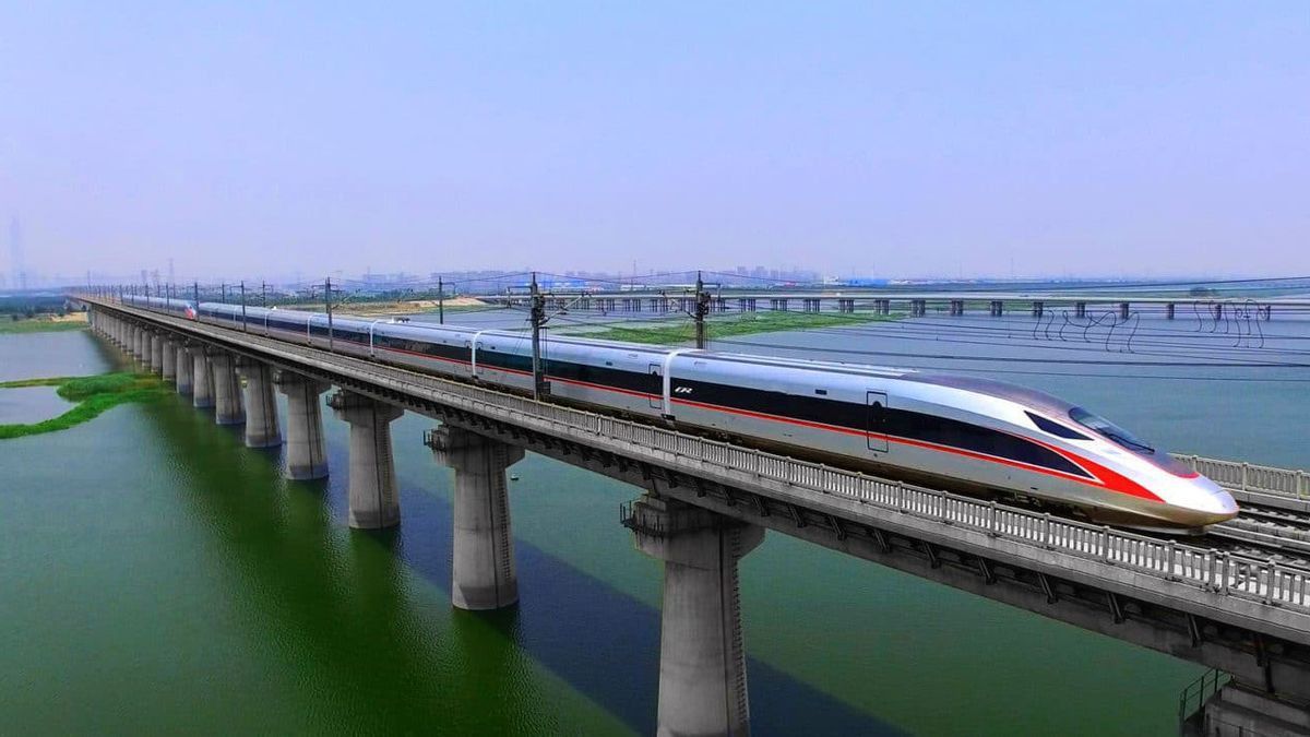 イバス'センゴル'ジョコウィ高速鉄道プロジェクト、デニー・シレガーが擁護:ハラ、スビー・マンクラクの時代なら