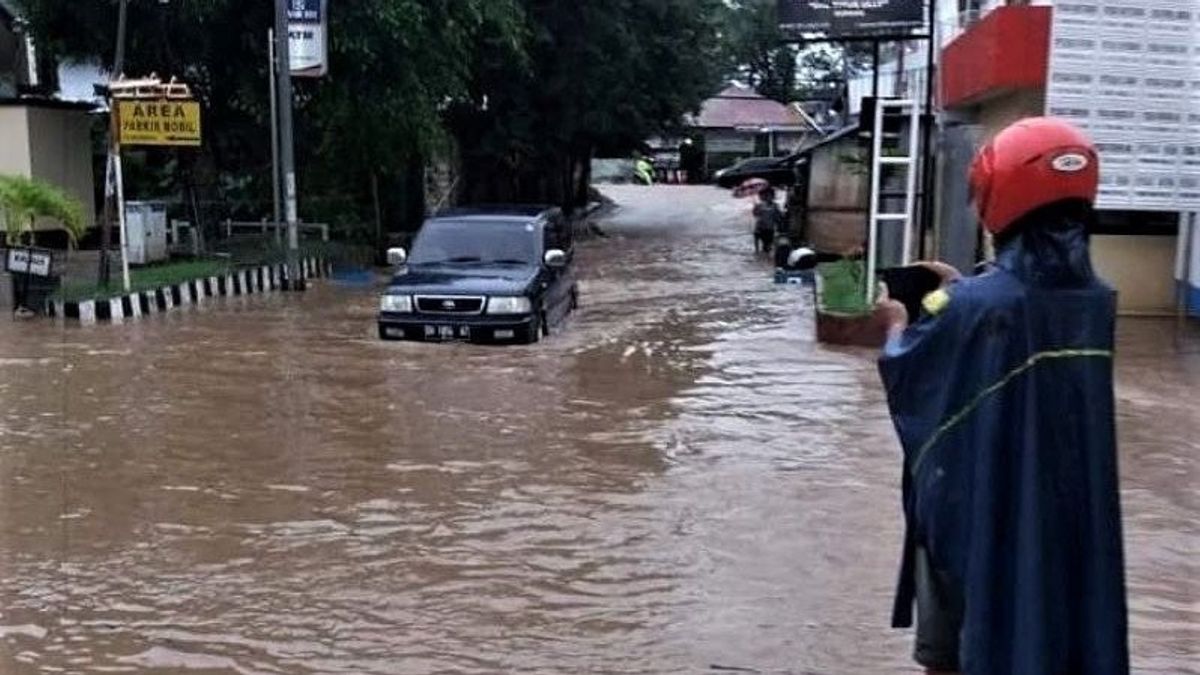东努沙登加拉的洪水是过去 10 年以来最严重的一次