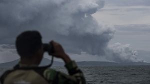 Hari Ini Gunung Anak Krakatau Muntahkan Abu Vulkanik 15 Kali, Kemarin 53 Kali