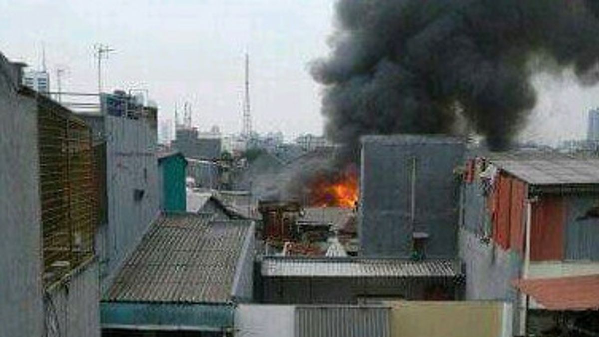 23 Rumah Hangus Terbakar di Tambora, Dua Orang Alami Luka-luka