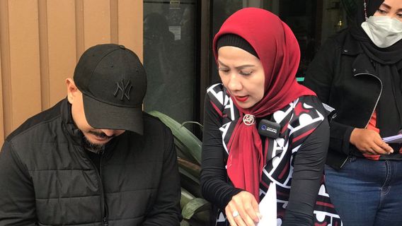 Reluctant To Drama Again, Venna Melinda Returns Ferry Irawan's Goods