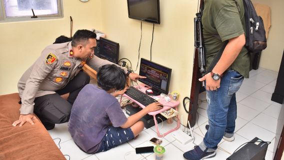 Dozens Of Online Judicial Operators At City Park Apartments Were Promised A Salary Of IDR 3.5 Million