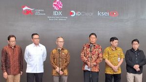 Ekonom Celios Ingatkan Potensi Guncangan Ekonomi akibat Mundurnya Petinggi OJK