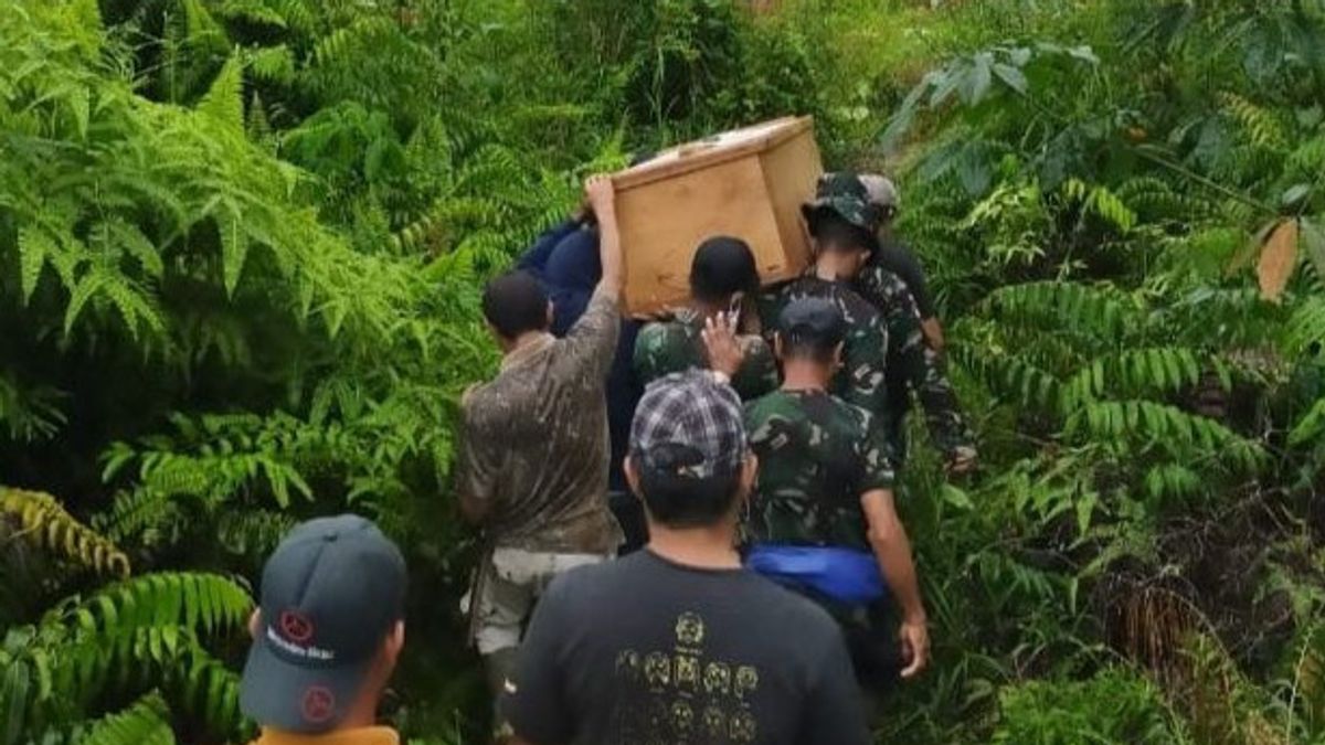 Refroidir! Le Groupe De Travail RI-Malaysia Pamtas Non Seulement Garde Les Frontières, Mais Aide également Les Cimetières Des Citoyens