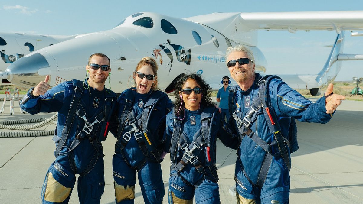 Successfully Flying Sir Richard Branson, Virgin Galactic Sells Hundreds Of Tickets To Space