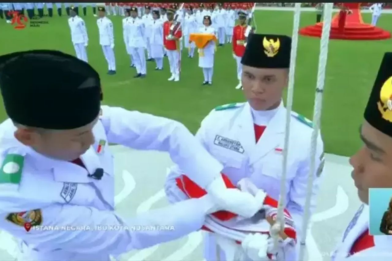 Paskibraka Flag Raising At The State Palace IKN Promised Scholarships