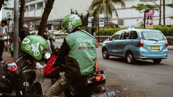 Polemik Diturunkannya Insentif Pengemudi Gojek Seperti Fenomena Gunung Es Masalah Status Kemitraan Ojol