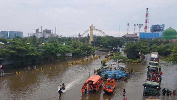 Aktivitas di Pelabuhan Tanjung Emas Semarang Belum Normal, Genangan Air Imbas Banjir Rob Masih 80 Cm