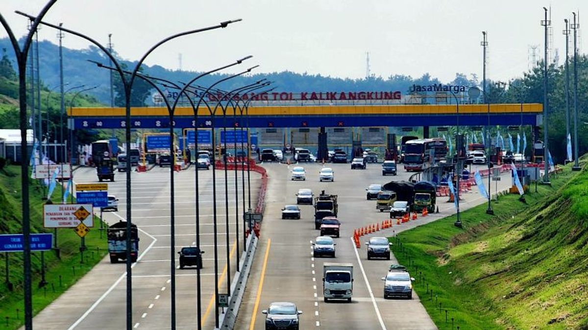15.246 Kendaraan Masuk Gerbang Kalikangkung Semarang