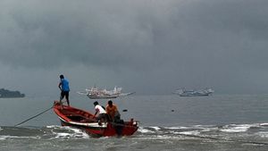 Nelayan di Jatim Diimbau Waspadai Gelombang Tinggi, Bisa Mencapai 6 Meter