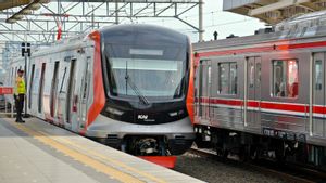 تقوم KAI Commuter بتشغيل 5 سلاسل من KRL الجديدة CLI-125 لخدمات سكان Jabodetabek