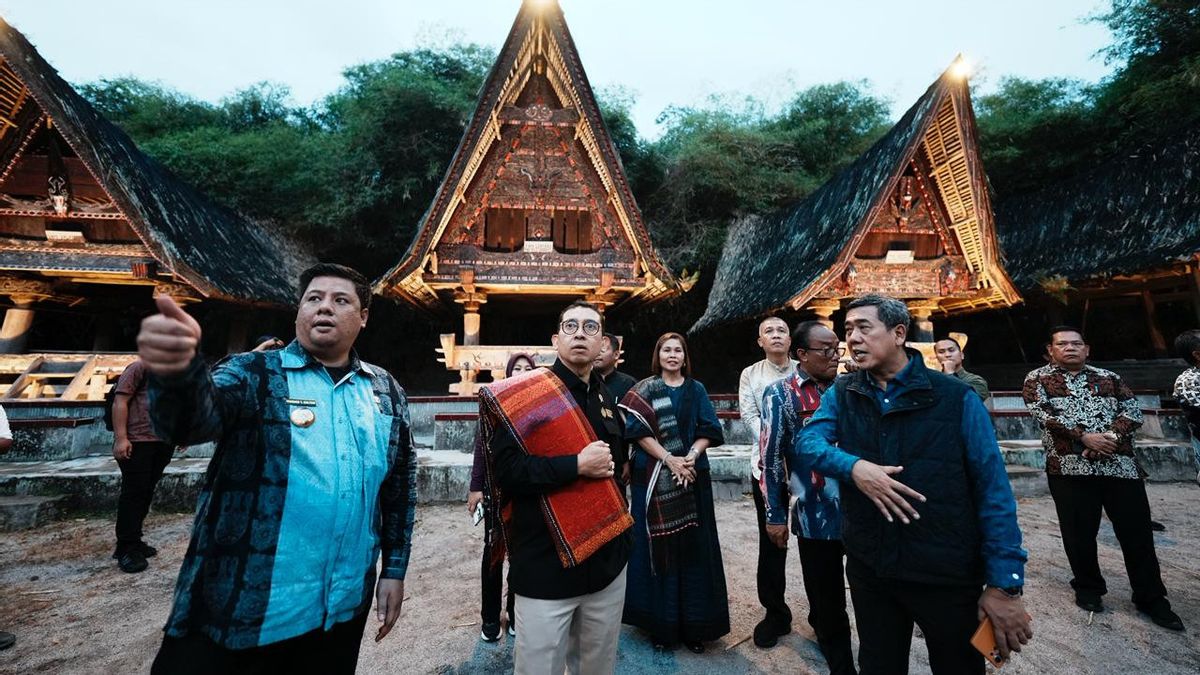 Visit Huta Bolon Simanindo, Minister: Batak Toba Heritage Must Be a Living Space