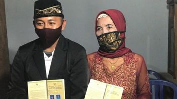 Ponorogo的一个年轻人与76岁的祖母结婚