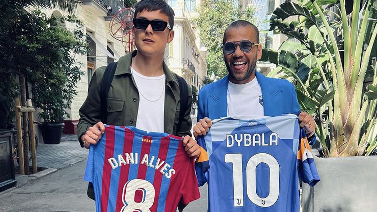 ダニ・アルベスとジャージを交換すると、ディバラはバルセロナにコードしますか?