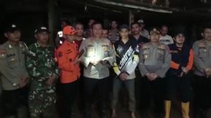 Belasan Rumah di Lampung Barat Tertimbun Longsor