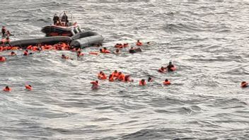 地中海で74人の移民が殺害され、世界は難民の扱いに問題を抱えている