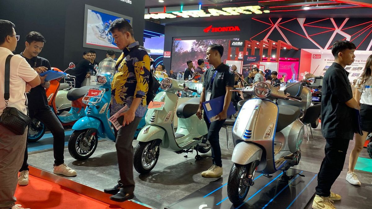 Discount Vespa Various Models At IIMS, The Largest IDR 100 Million For Electric Vespas, Interested?