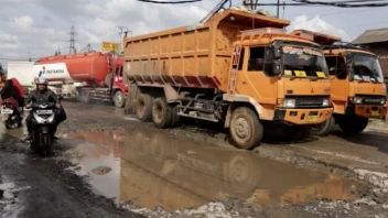 اللجنة الخامسة التابعة لمجلس النواب تعهدت بتسوية طريق بارونغ بانجانج الذي تضرر من شاحنة التعدين