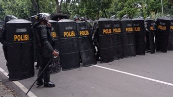 Je Me Sens Dur! N’acceptant Pas Réprimandé, Un Membre De La DPRD De North Maluku De Gerindra Faction A Frappé La Police