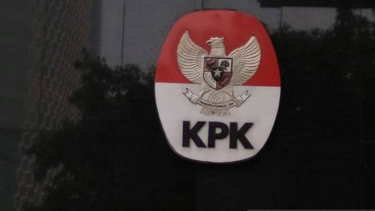 寻找涉嫌贿赂和买卖头寸的证据， Kpk Geledah 普罗博林戈的一些地方， 包括摄政官的办公室