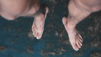 نادرا ما يتم القيام بذلك ، هذه هي فوائد غمر الساق بالماء المثلج لصحة الجسم والعقل