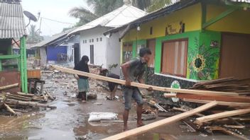110 Bangunan di Palabuhanratu Rusak Diterjang Banjir Rob