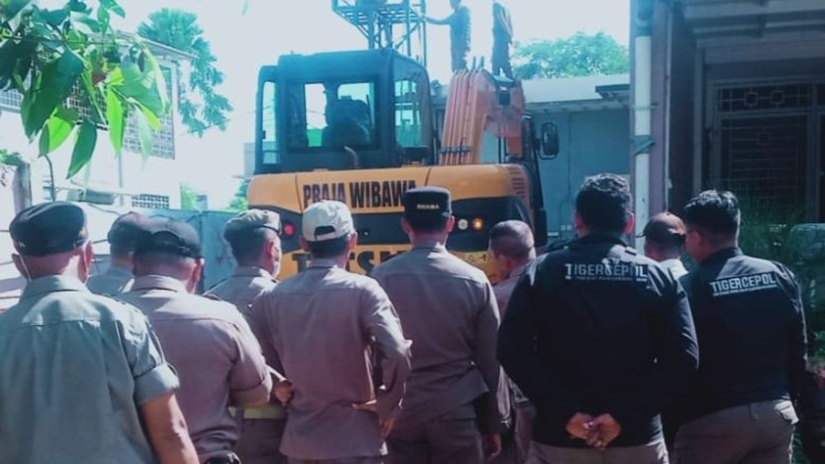 Personal Garage In Tanah Fasum Villa Bogor Indah Housing Dismantled By Satpol PP