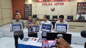 شرطة جاوة الشرقية الإقليمية القبض على منشئ موقع إباحية للأطفال ، ربح شهريا قدره 96 مليون روبية إندونيسية