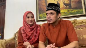L’histoire du couple Dude et Alyssa Rayakan Iduladha, Ajak le petit Salat Id pour prier pour le Bungsu