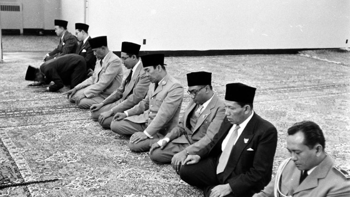 ذكريات رمضان: الرئيس سوكارنو يدعو إلى المقاومة ضد هولندا في الشهر الفضيل