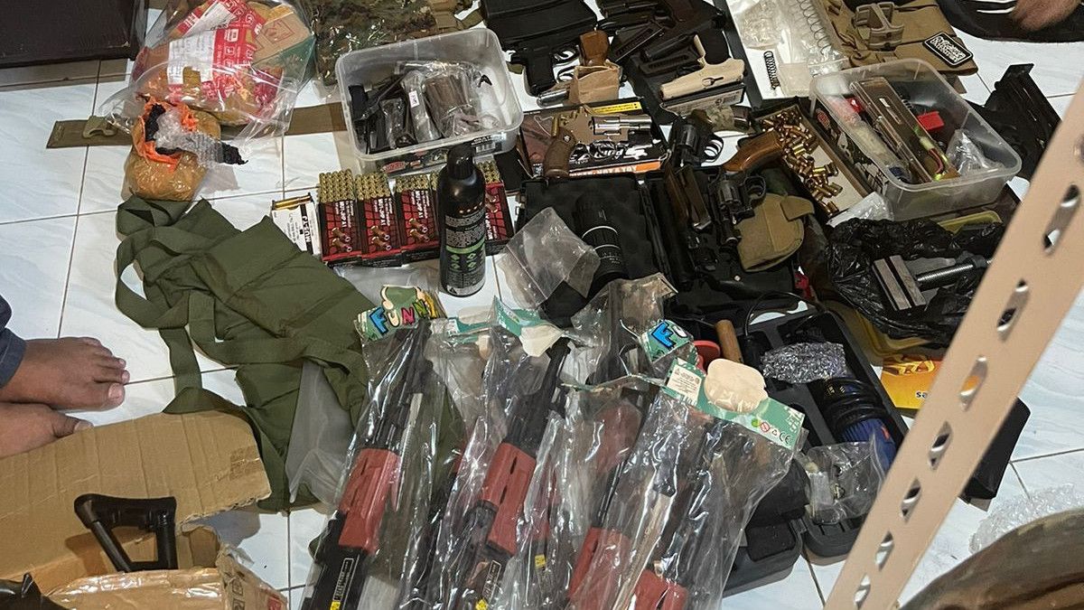 Metro Police Chief: 18 Senpi From Assembled To Manufacturers Found In Bekasi Terrorist House