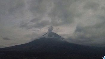 Gunung Semeru Kembali Meletus, Kolom Abu Menjulang 900 Meter