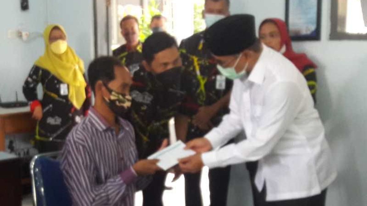 Social Service Of Temanggung Distributes JPS 2021 Worth Rp800 Million, Targets Elderly, Disabled And Poor Families