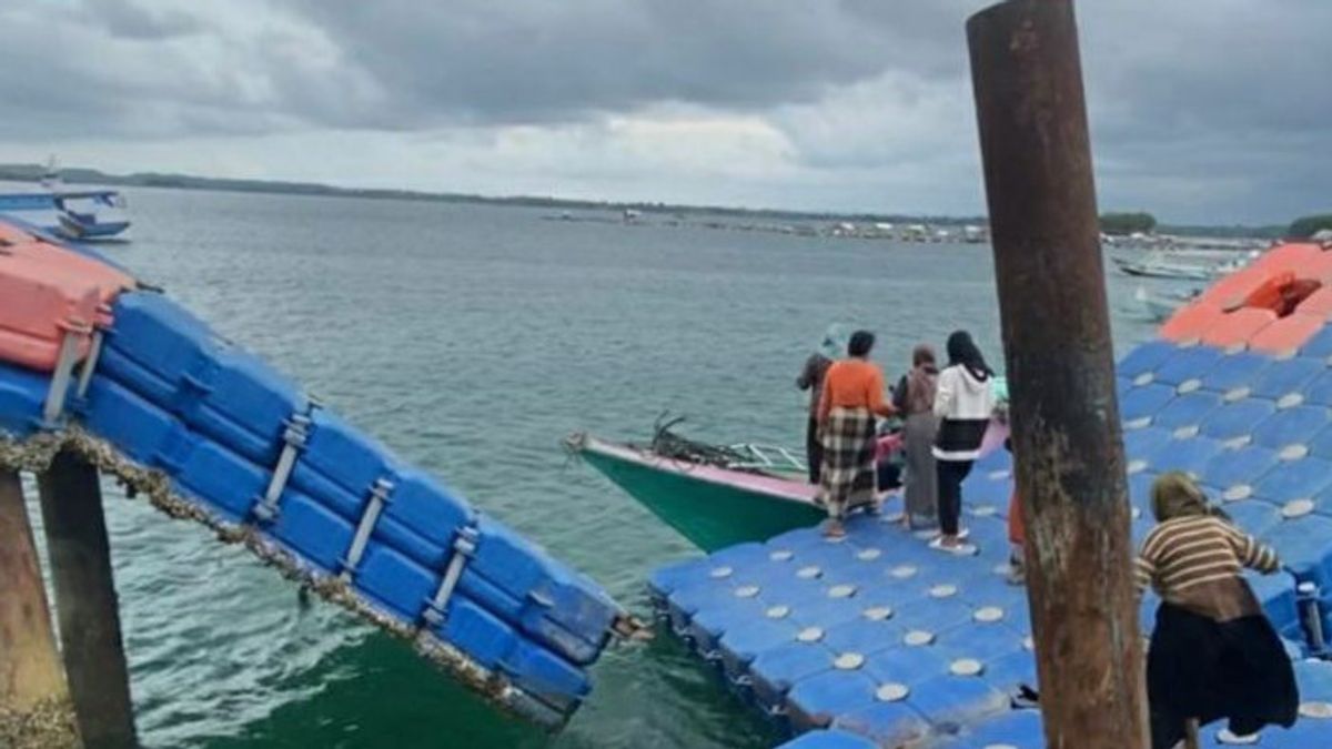 Not Strongly Supporting Water Flow, Maringkik Island Bridge, East Lombok Collapses