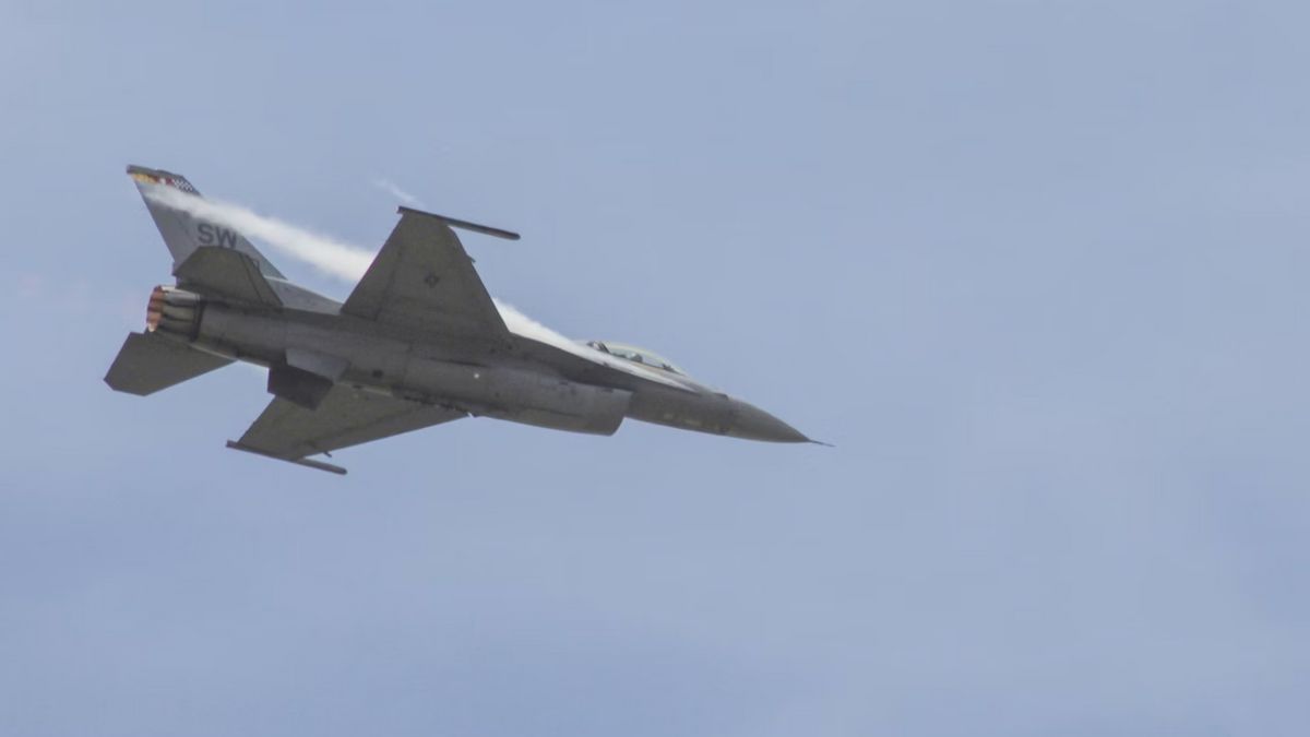 Jet Tempur F-16 Thailand Bom Sejumlah Sasaran di Kamboja