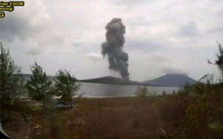 Gunung Anak Krakatau Lampung Selatan Kembali Erupsi, Nelayan Diminta Tak Dekati Kawasan