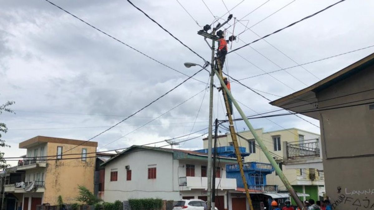 كارثة الفيضانات في فلوريس، الشركة الحكومية للكهرباء تعيد 159 محطة كهربائية فرعية في شرق نوسا تينغارا